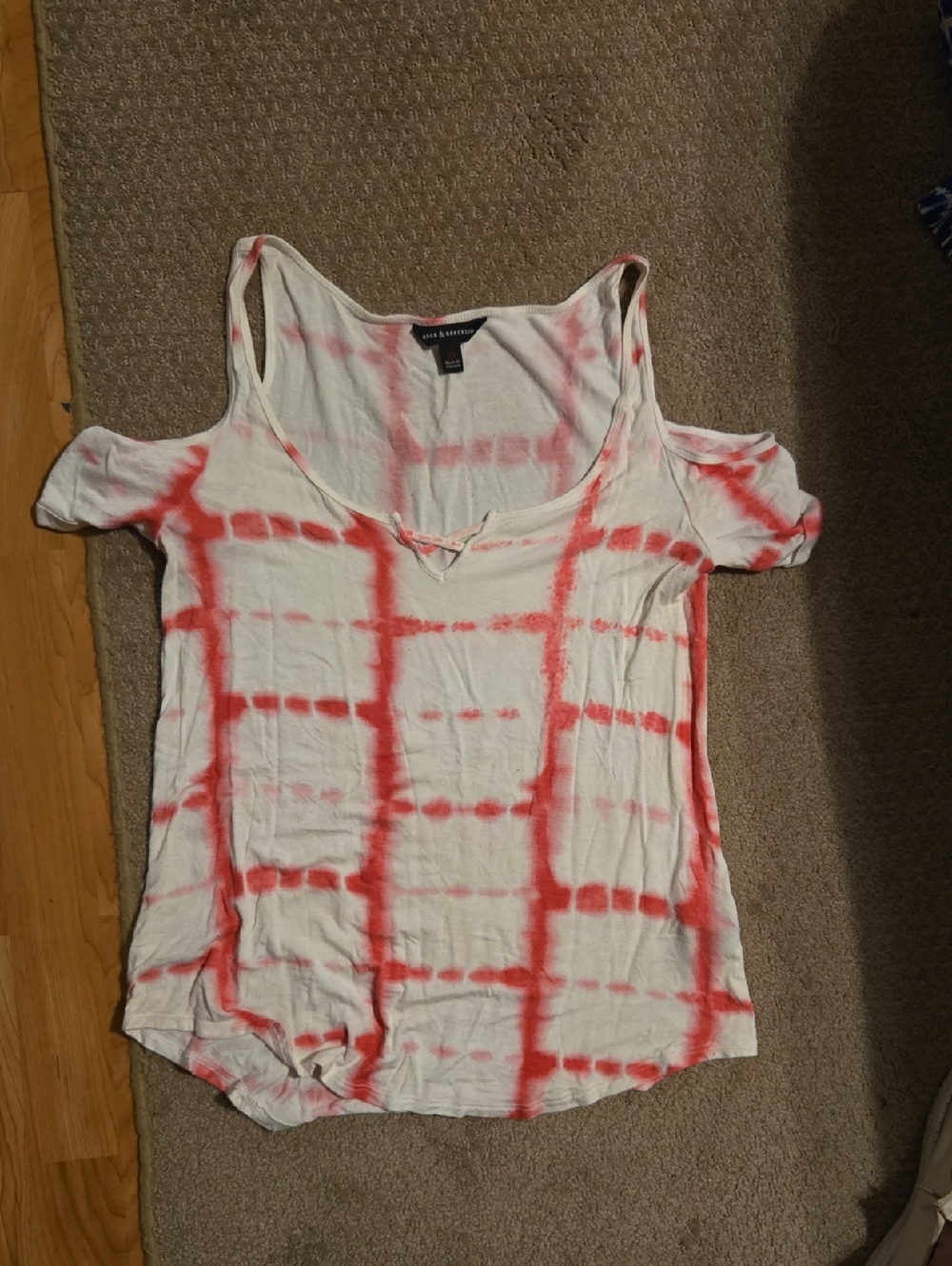 Xs Rock & Republic White and Pink Tie-Dye Cold-Shoulder Tank